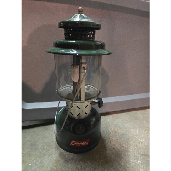 Vintage Coleman Lantern 220E (4/62) Original Pyrex Glass Dual Mantle Green - Picture 2 of 9